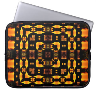 Bärbar dator med fyrkantiga kedjor och gyllene ans laptop sleeve