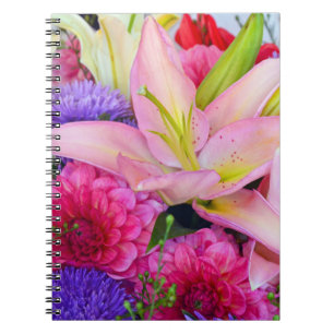 Bärbar rosa lilja och dahlia-blomma anteckningsbok med spiral