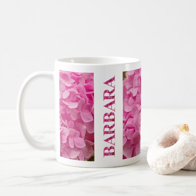 ’Barbara’ Elegant Rosa Hydrangea Blommigt Letterin Kaffemugg (Med munk)