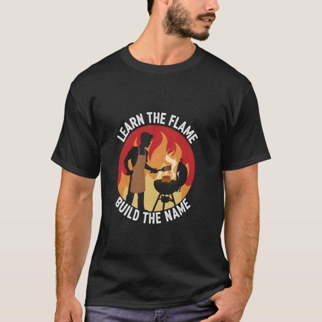 Barbecue Lär dig lågan Rökig Pitmaster Grillning  T Shirt (Framsida)