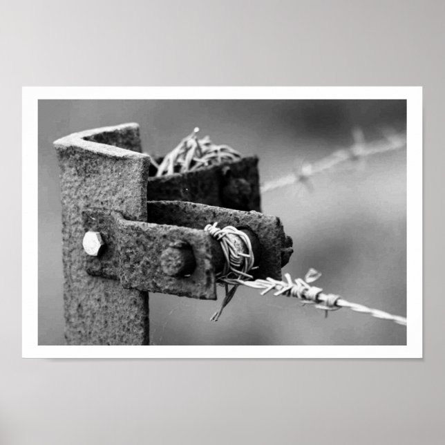 Barbed-Wire Fence Corner Post Poster (Framsidan)