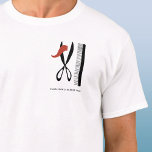 Barber Hairdresser Business T-Shirt<br><div class="desc">Saxer och kammar,  perfekt för frisörer,  stilister eller hårfrisörer. Originalkonst av Nic Squirrell. Ändra namn,  text och bild som du vill anpassa. Underbar som bärs av personal eller för att sälja eller använda som reklamgåva till kunder och kunder.</div>