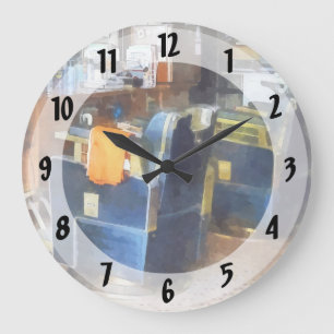 Barberordförande med Orange Barber Cape Stor Klocka