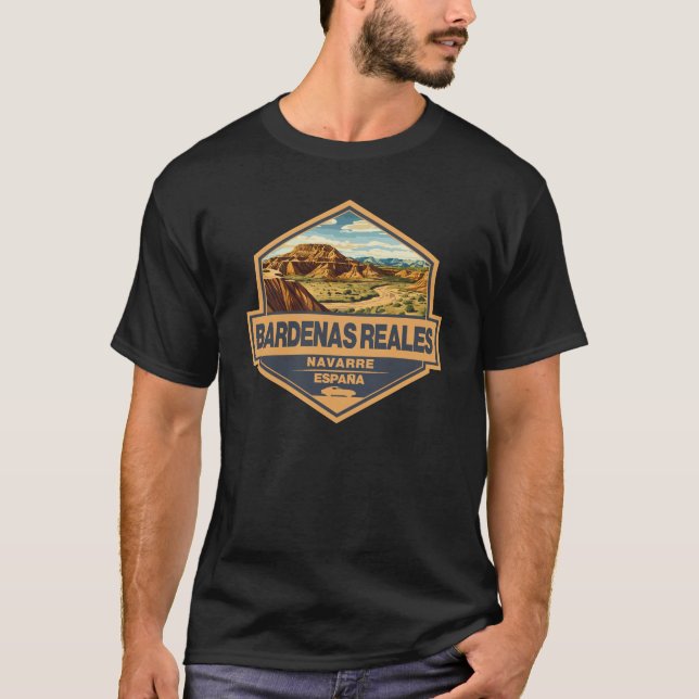 Bardenas Reales Spain Travel Art Badge T Shirt (Framsida)