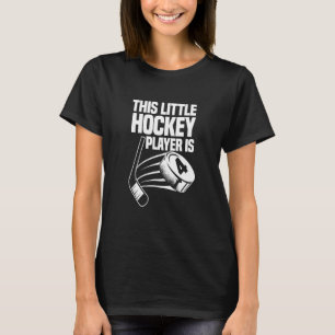 Bards den här lilla hockey-spelaren är 4e födelsed t shirt