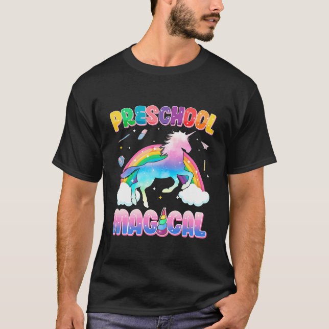 Bards Preschool Magic Unicorn Rainbow tillbaka til T Shirt (Framsida)