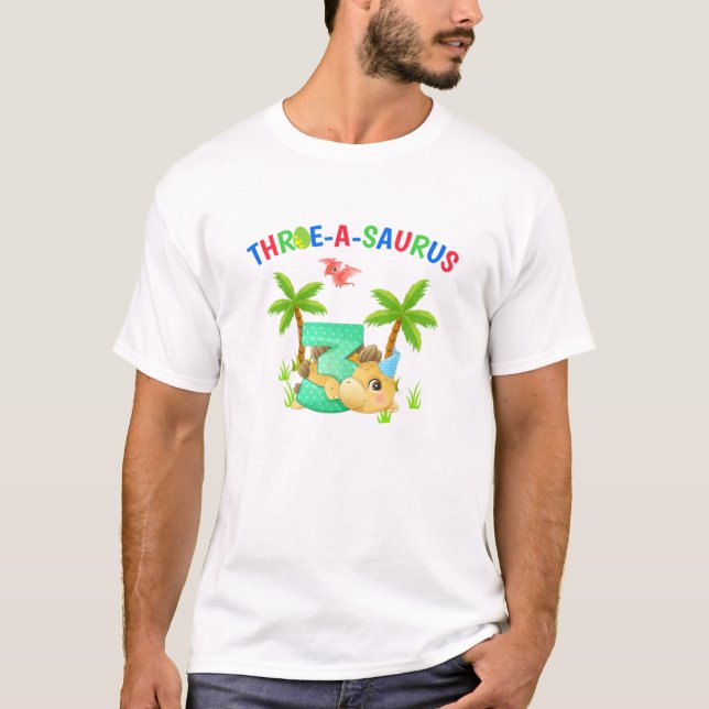 Bards Three-A-Saurus 3Rd, födelsedagspojken Dinosa T Shirt (Framsida)
