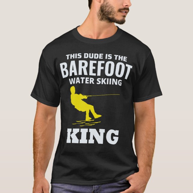 Barefoot Barefooting som hoppar över motorbåten Va T Shirt (Framsida)