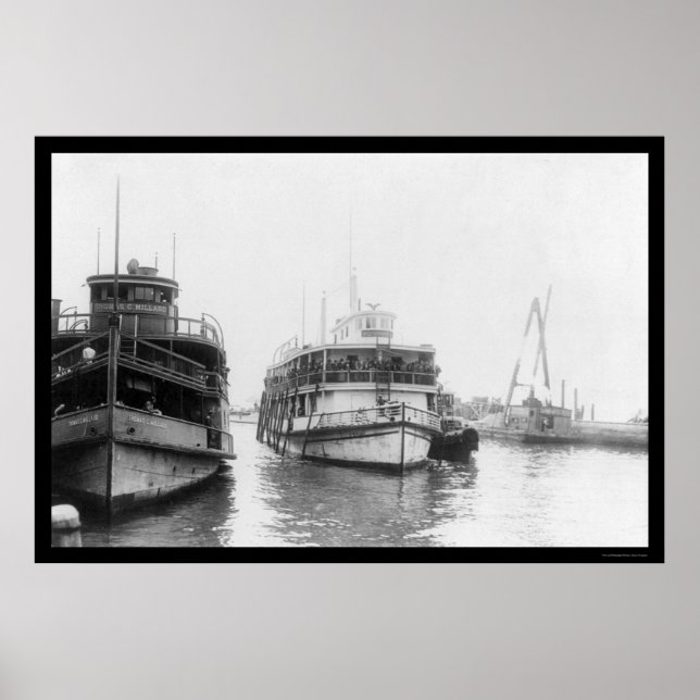 Barge Carriage Immigranter at Ellis Island, NY 192 Poster (Framsidan)