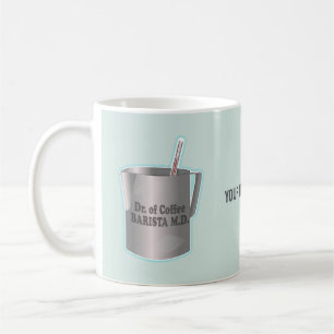Barista-kaffet skapar lustigt doktor kaffemugg
