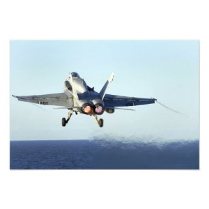 Barkasser för en F-/A-18Cbålgeting från flygdäcket Fototryck