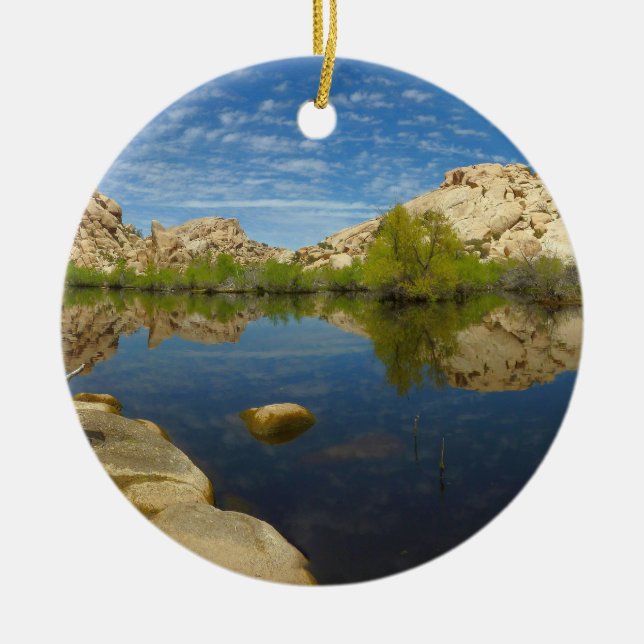 Barker Dam-reflektion vid Joshua Tree II Julgransprydnad Keramik (Framsidan)