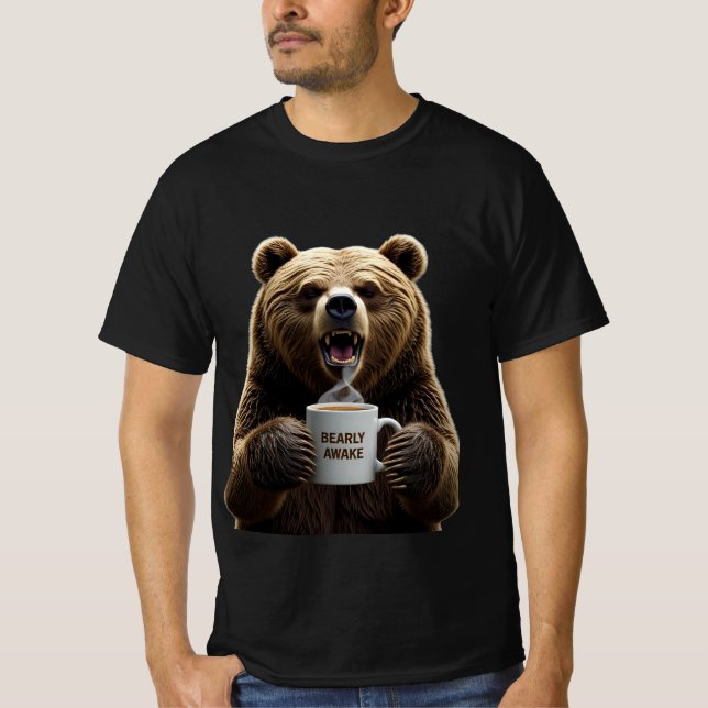 Barly Aake: Grumpy Bear Coffee Graphic T Shirt (Framsida)