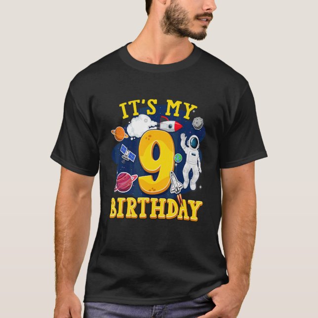 Barn 9 år gammal astronaut Rymden 9th Birthda T Shirt (Framsida)