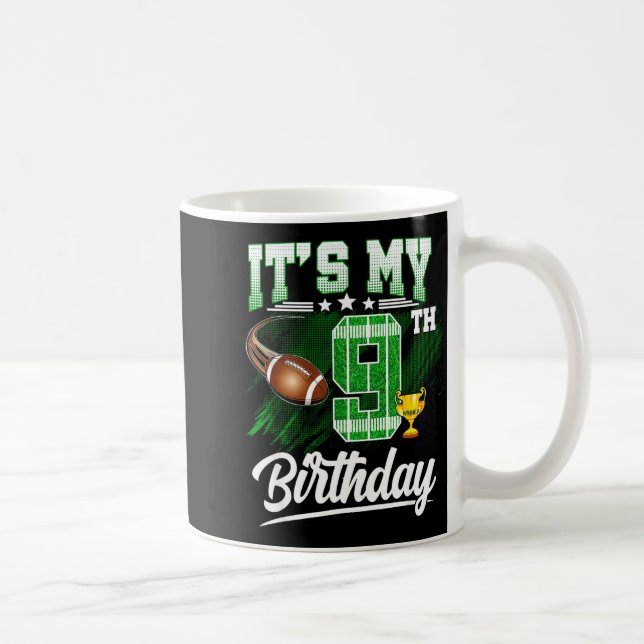 Barn 9 år gammal Det är min 9-årsdag Fotbollstema Kaffemugg (Höger)