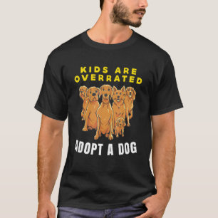 Barn är överskattade när de använder en Hund DINK T Shirt