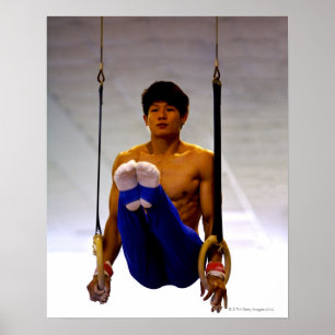 Barn bemannar praktiseras gymnastiska ringar poster