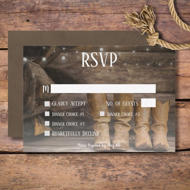 Barn & Boots Rustic Cowboys Westerna Bröllop-midda OSA Kort (Rustic Boots for Two Cowboy Wedding Dinner RSVP Card)