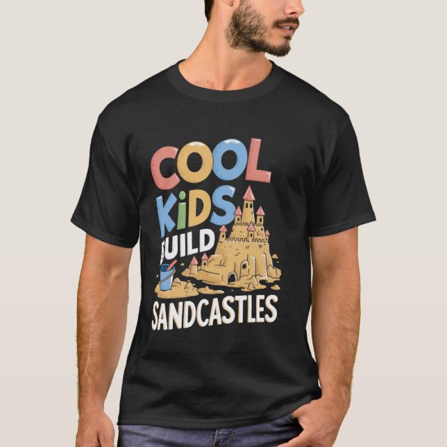Barn Bygger Sandslott Bygger Strand Skulptur Sand T Shirt (Framsida)