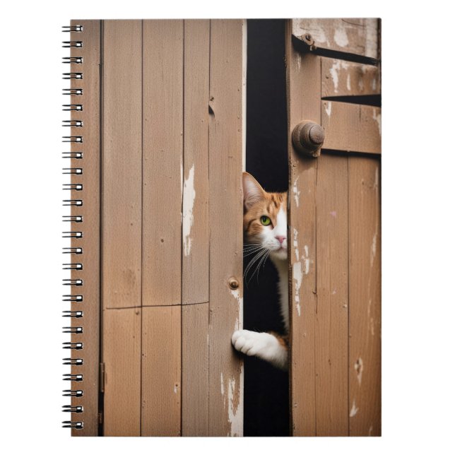 Barn Cat Peeking runt door Anteckningsbok (Framsidan)