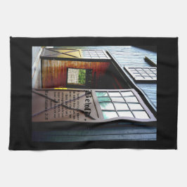 Barn-dörrperspektiv, avslöjande 3:8 kökshandduk