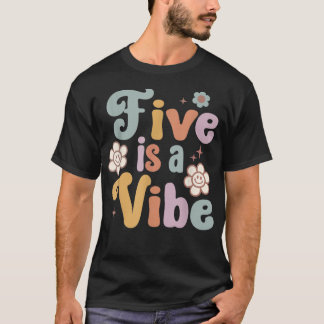 Barn fem är en vibe Groovy 5:e födelsedag Groovy F T Shirt