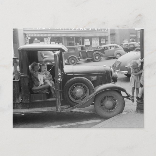 Barn från bondgård besöker stad, 1941 vykort (Framsida)