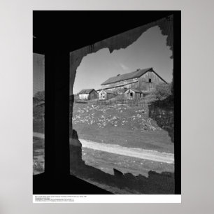 Barn genom Broken Skärm av Gamla Cookhouse Poster