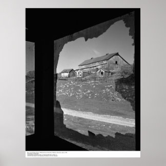 Barn genom Broken Skärm av Gamla Cookhouse Poster