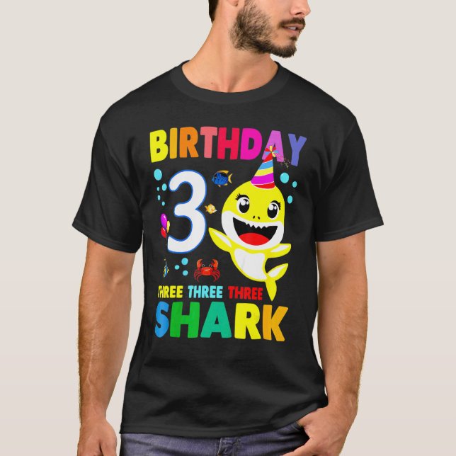 Barn i dagsljus Hajar 3:e flickan 3:e året ut T Shirt (Framsida)