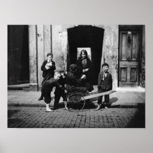 Barn i London slum Poster