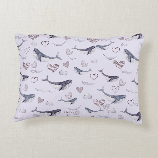 Barn i Mönster med kutkvalar, moln&hjärter Prydnadskudde (Baksidan)