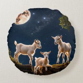 "Barn Moonlight Flight: Whimsical Baby Goat Pillo Rund Kudde