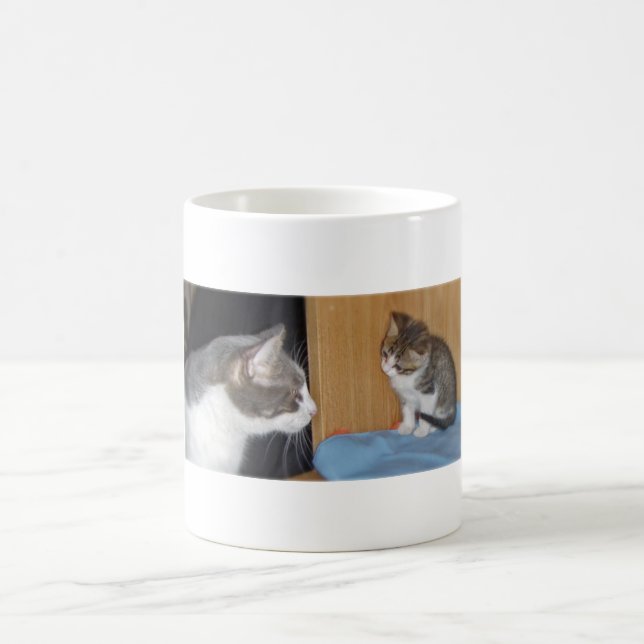 Barn och det gammalt kaffemugg (Center)