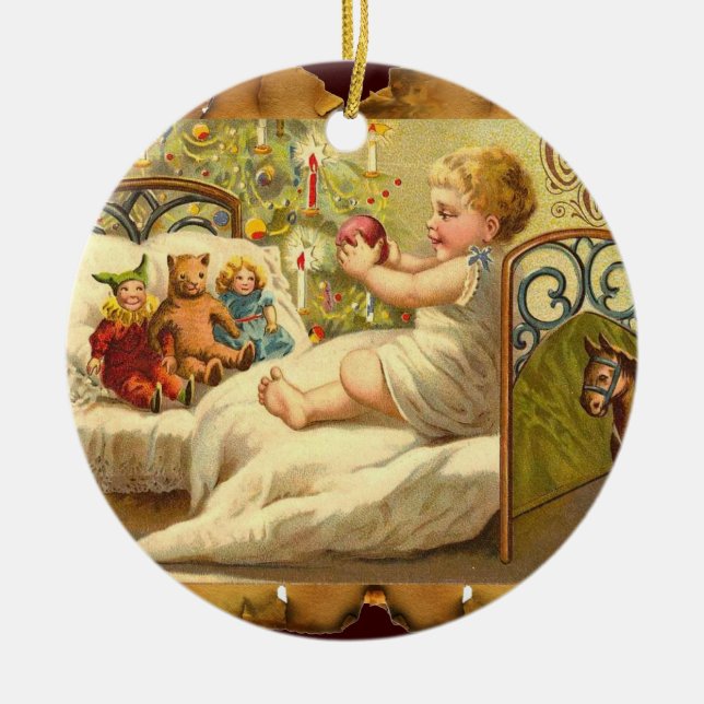 BARN PÅ BED MED LEKSAKER OCH CHRISTMAS GIFTS JULGRANSPRYDNAD KERAMIK (Framsidan)