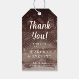 Barn Rafters med String Ljus Bröllop Tack Presentetikett