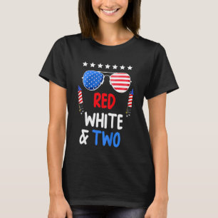 Barn Red White och två andra födelsedagen 4 juli i T Shirt