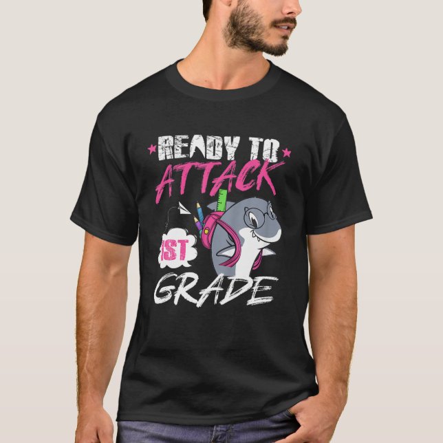 Barn Redo att attackera 1:a Klass Cute Shark T Shirt (Framsida)