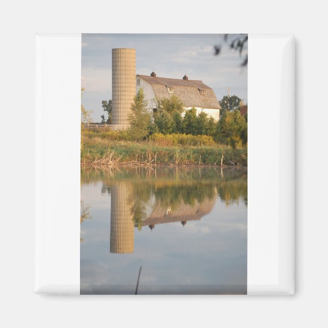 Barn reflekterad i vattnet magnet (Framsidan)