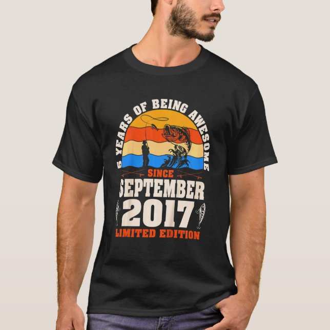 Barn Retro September 2017 5 År Gammal Fiske  5-års T Shirt (Framsida)