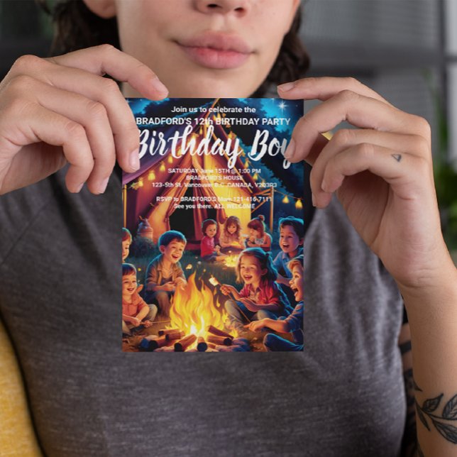 Barn samlas runt Campfire Birthday Inbjudan (Skapare uppladdad)