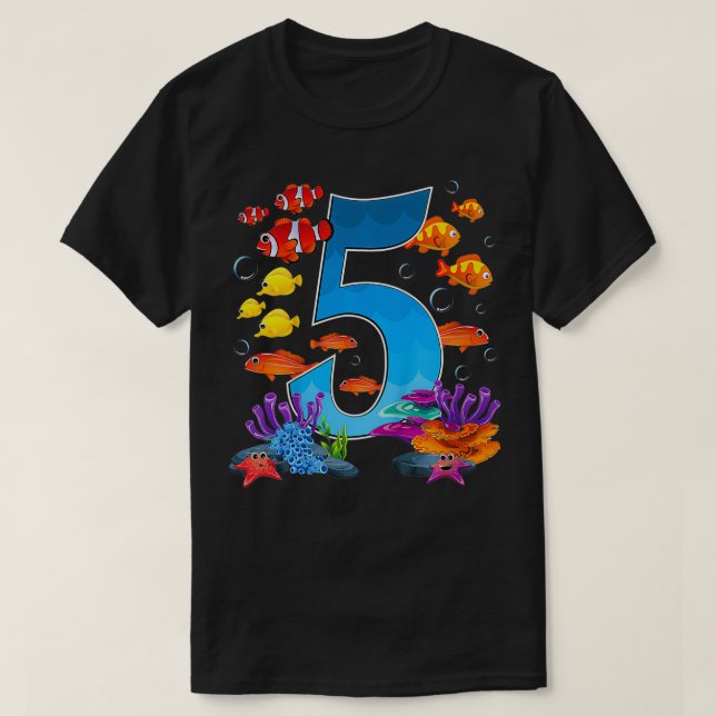 Barn som är 5 år gamla under havets födelsedag  t shirt (Design framsida)
