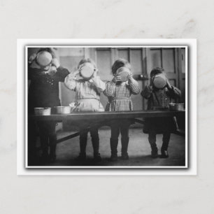 Barn som äter. Frankrike c1941 Vykort