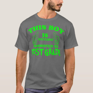 Barn som den här pojken befordras till första Klas T Shirt