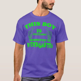 Barn som den här pojken blir befordrad till Kinder T Shirt