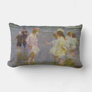 Barn som kör på stranden (av E.H. Potthast) Lumbarkudde