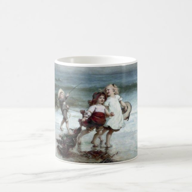 Barn som låtsas vara hästar på stranden kaffemugg (Center)