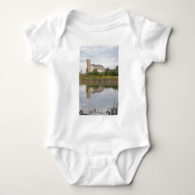 Barn som reflekteras i Vatten Tee (Framsida)