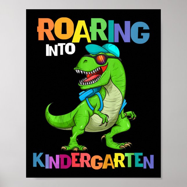 Barn som reser in i Kindergarten Dinosaur T Rex Ti Poster (Framsidan)
