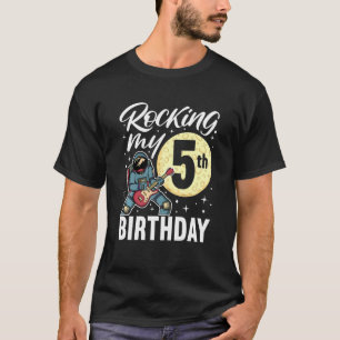 Barn som roterar min femte födelsedag i elgitarr A T Shirt